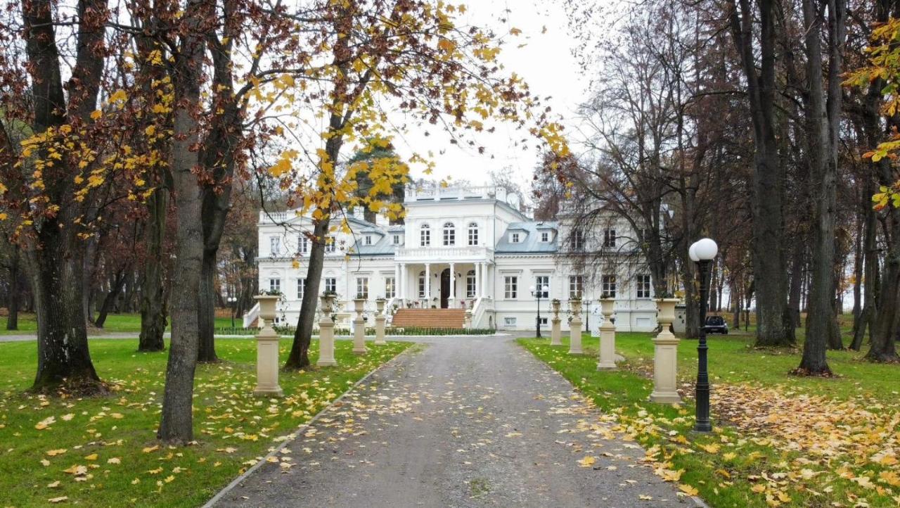 Palac Chojnata Aparthotel Wola Chojnata Exterior photo